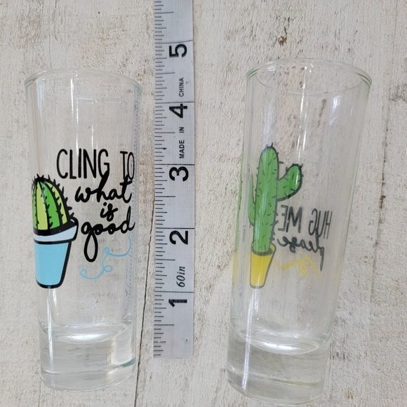 Set of 2 Cactus shot glasses HUG ME PLEASE & CLING TO WHAT IS GOOD Barware Bar - Picture 3 of 3
